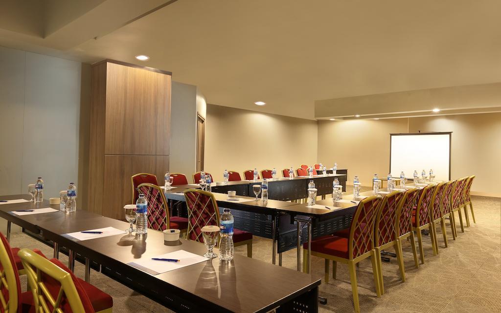 โนโวเทล จาการ์ต้า กาจะห์ มาดา โฮเต็ล Hotel จาการ์ตา ภายนอก รูปภาพ